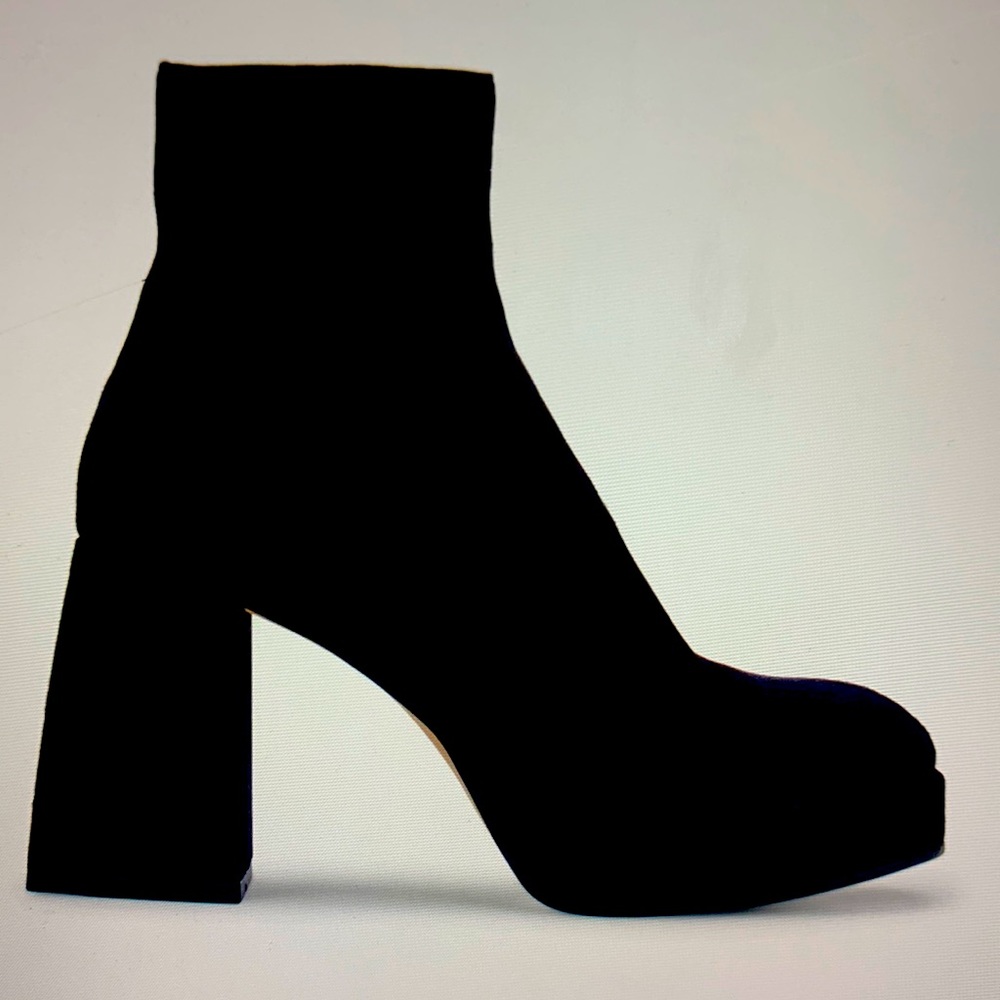 Dolce Vita Ulyses Black Suede Boot. Size 8
